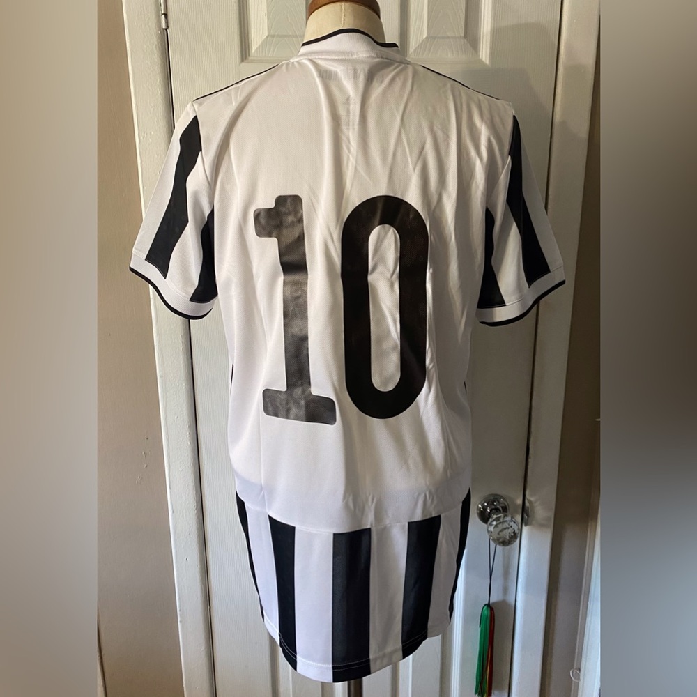 ⚽️🇮🇹Adidas x Juventus Home Jersey # 10 - Picture 5 of 9